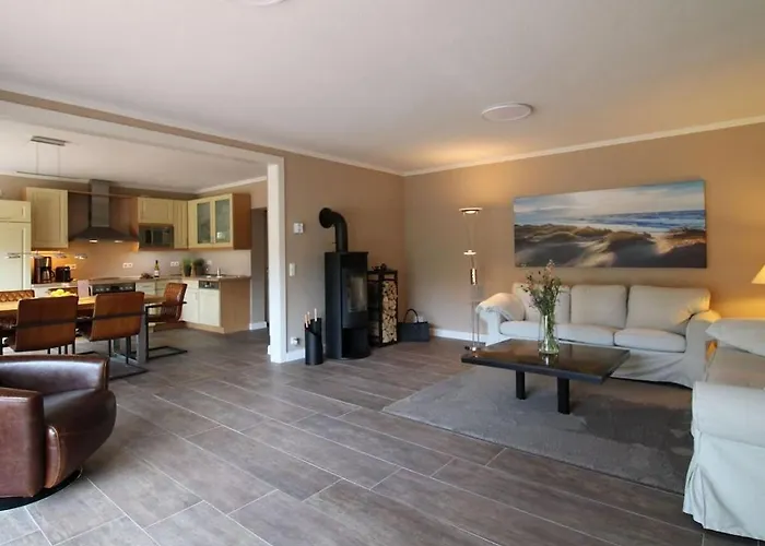 With 2 Bedrooms Apartment *